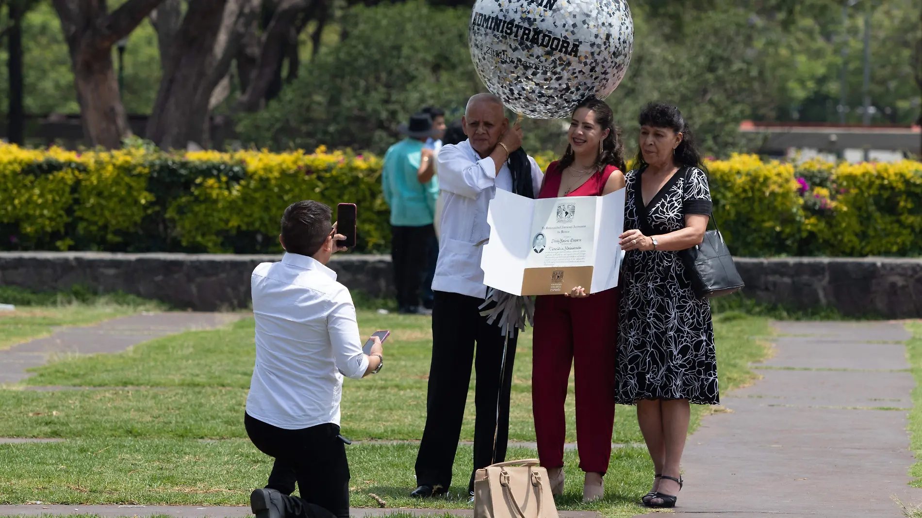 Esto es lo que gastan los padres de familias de Tampico  en las graduaciones